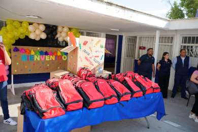 Grupo Surman concluye su campaa Back 2 School donando 1,000 mochilas con tiles escolares